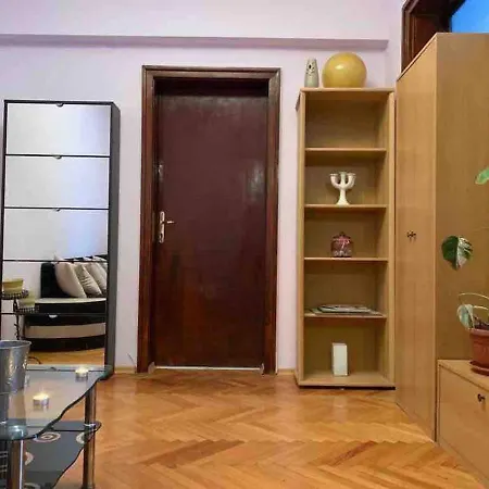 Multi-apartment In Top Center *