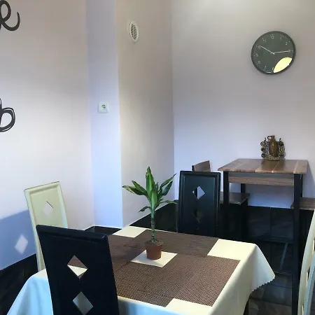 Multi-apartment In Top Center Apartment *