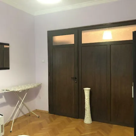Multi-apartment In Top Center Apartment *